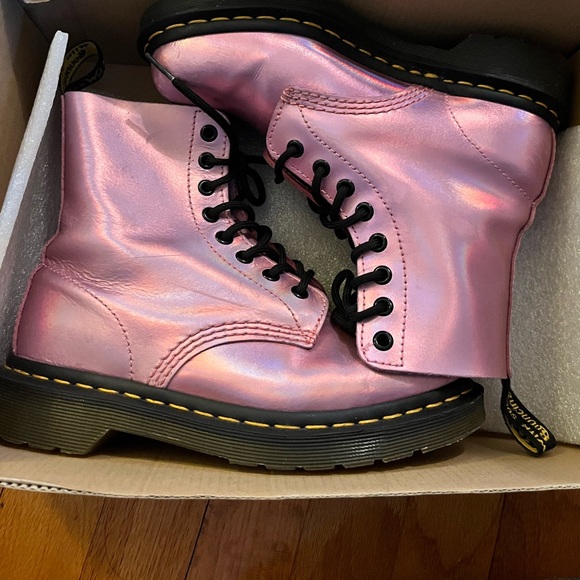 Doc Martens 1460 Pascal ‘Holographic Pink’ - Picture 2 of 2